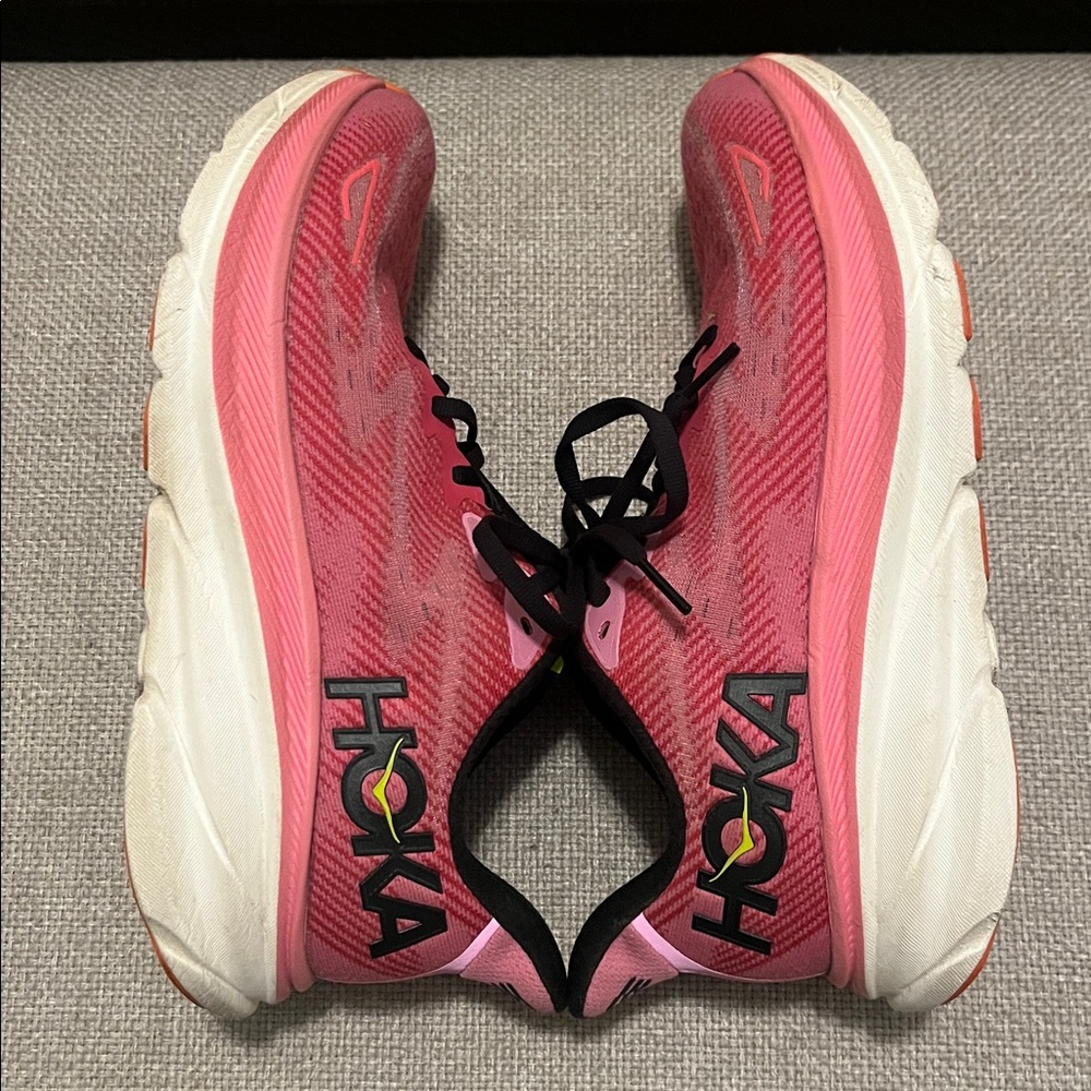 Hoka Clifton 9 fuchsia color sneakers, size 8. - Picture 8 of 10
